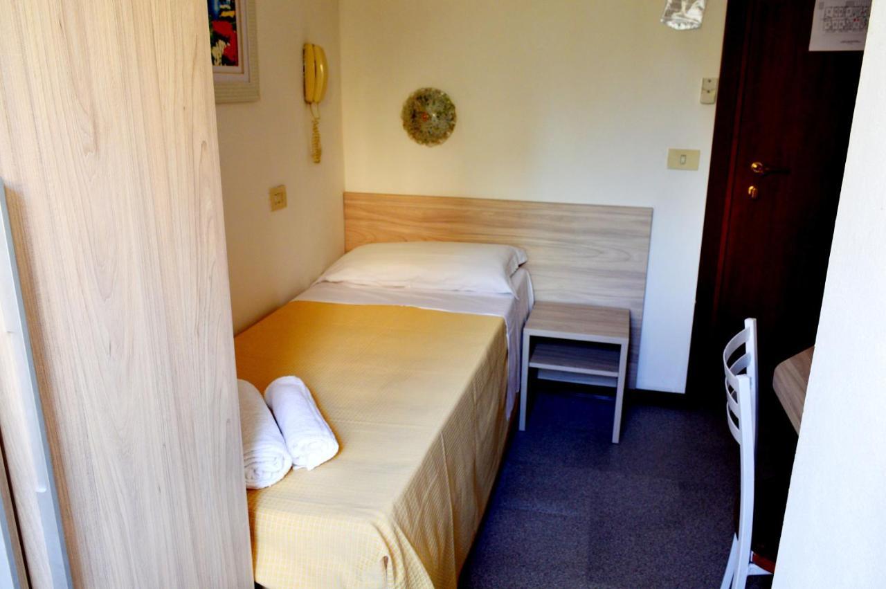 Hotel Cirene Rimini Exterior photo