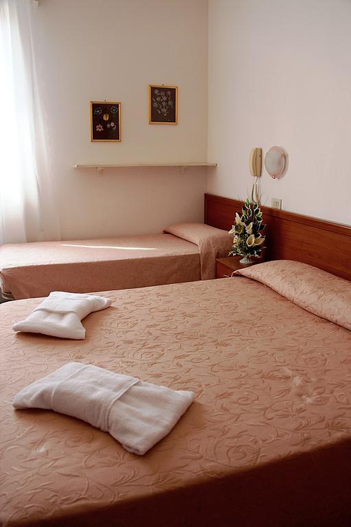 Hotel Cirene Rimini Room photo
